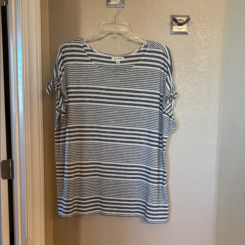 Max Studio Black and White Striped Short Sleeve Top